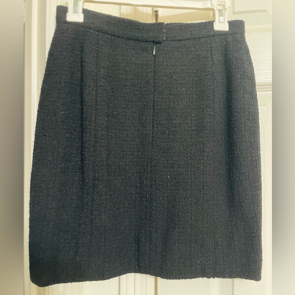 Vintage CHANEL Ivory & Black Bouclé Tweed Skirt Suit - Picture 12 of 13